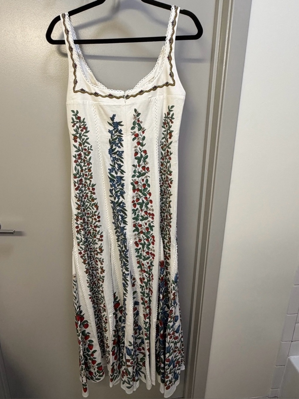 Farm Rio Fruit Beauty Off-White Cream Maxi Dress - Size M Medium (Berries) - NEW - Picture 7 of 10